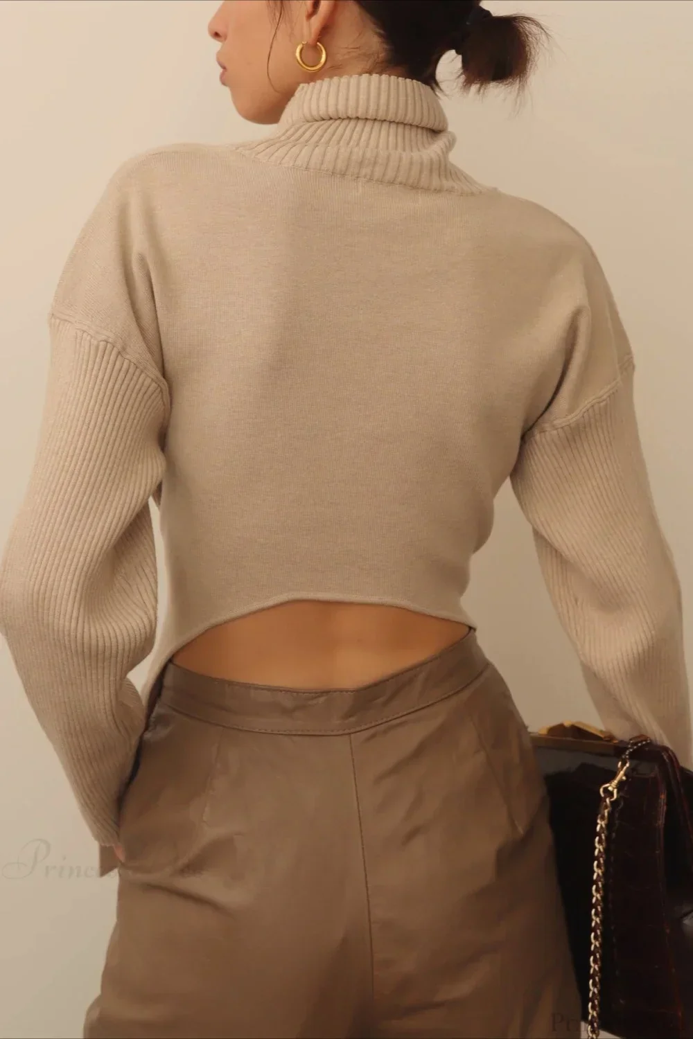 Minimal Turtleneck Tie Backless Fitted Sweater - Image 4