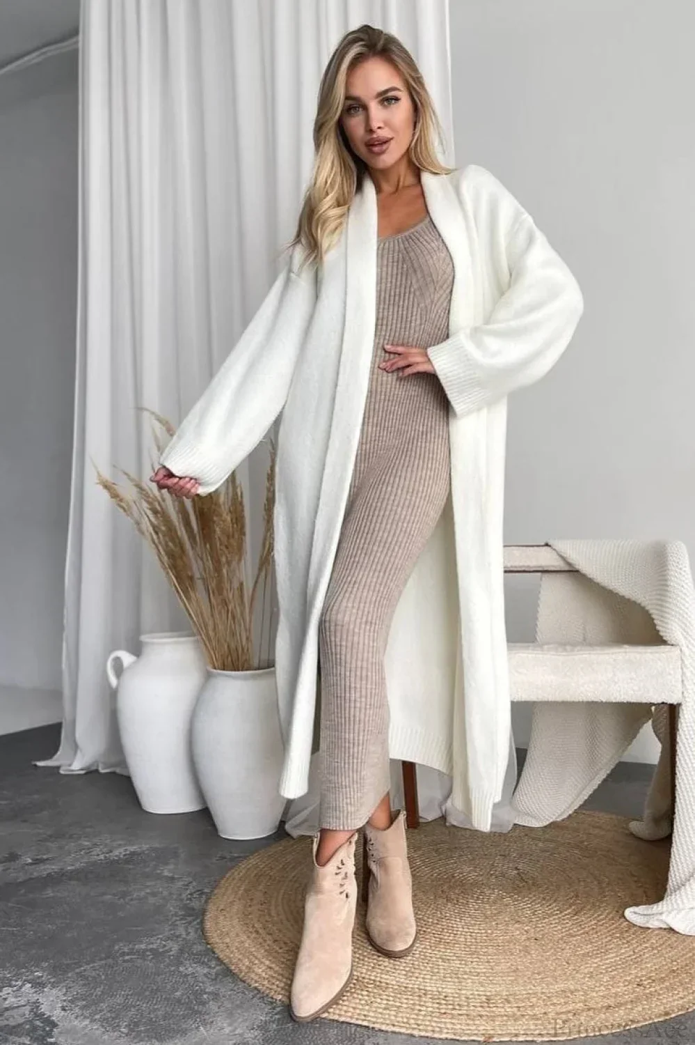 Minimalist Elegant Collarless Cardigan-Inspired Overcoat - Image 3