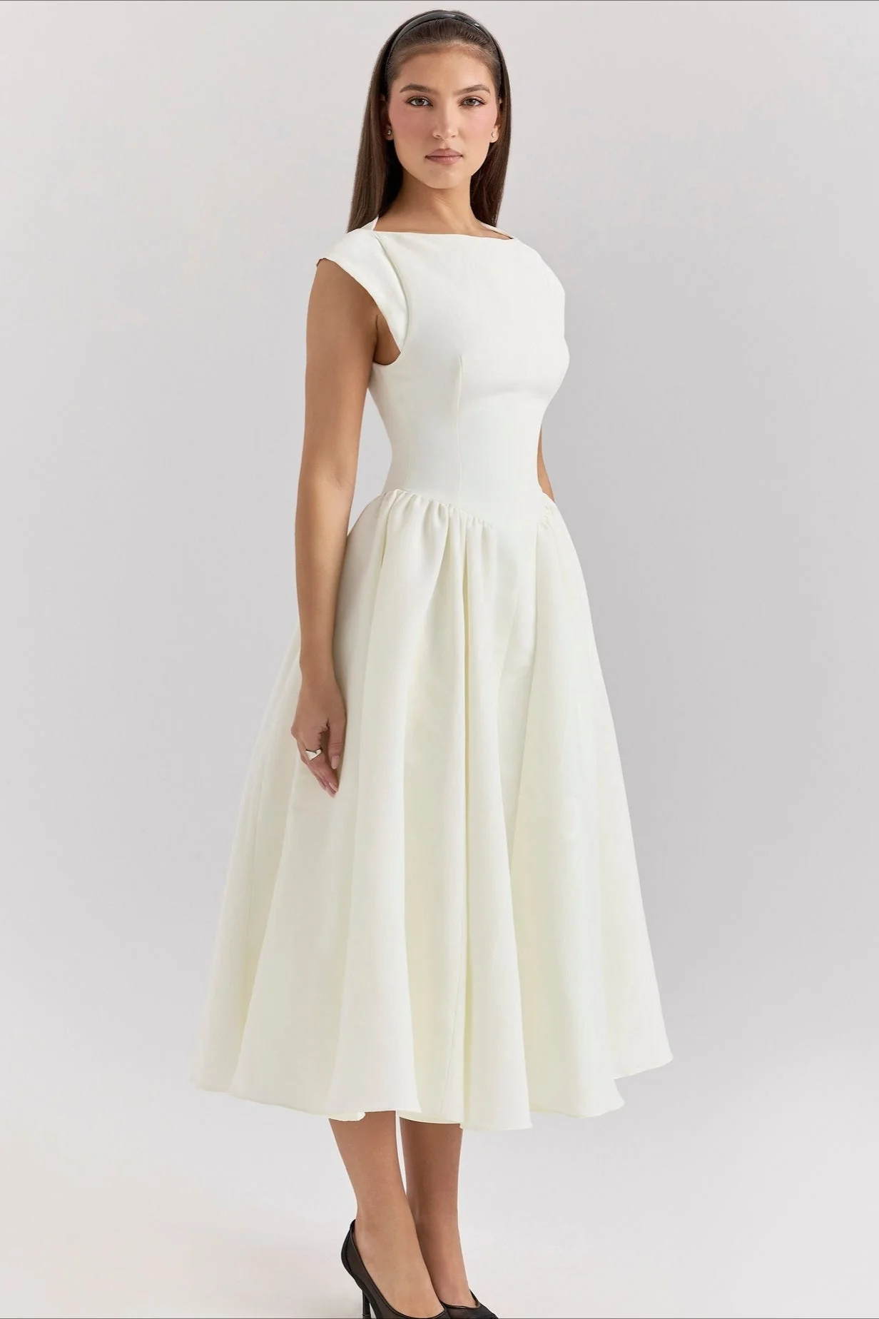 Minimalist Solid Backless Swing Midi Dress - Image 6