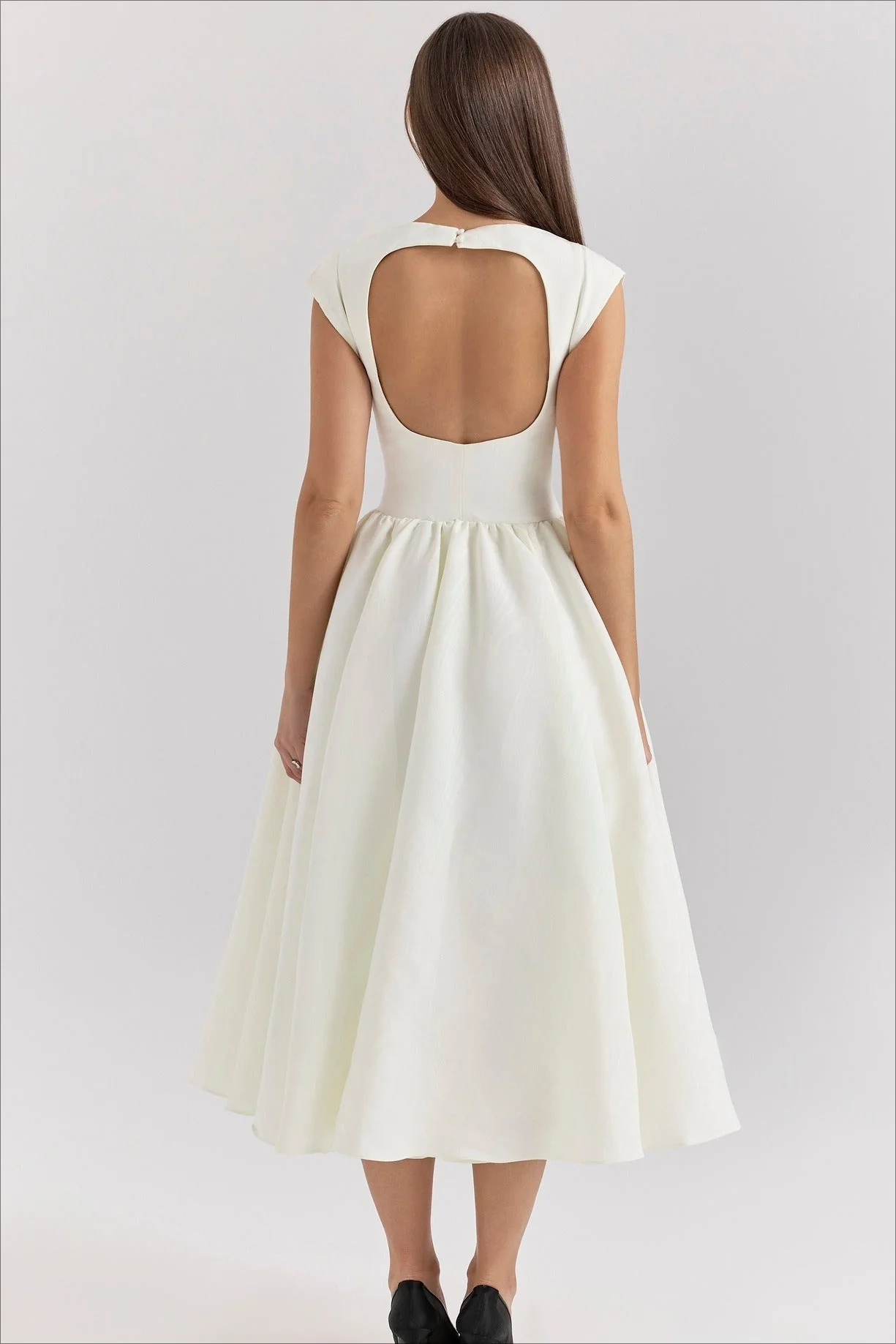 Minimalist Solid Backless Swing Midi Dress - Image 7
