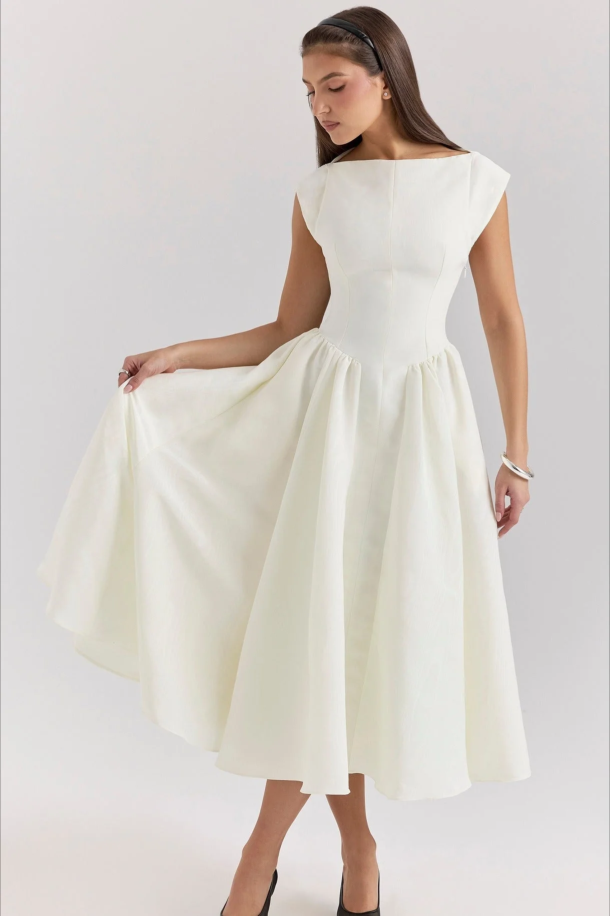 Minimalist Solid Backless Swing Midi Dress - Image 8