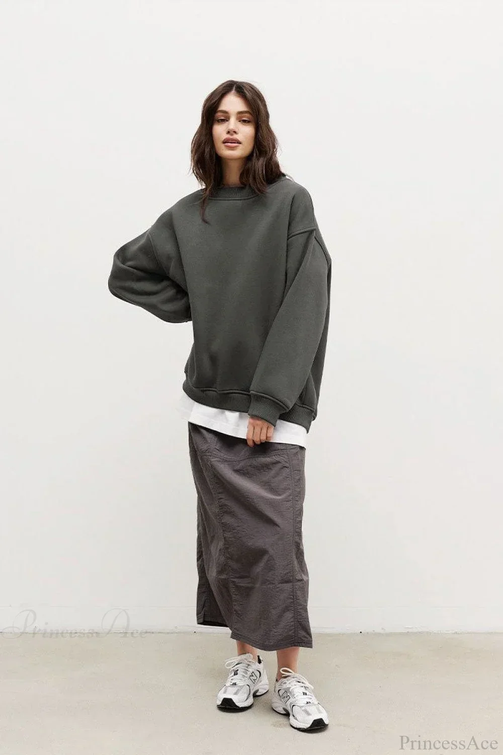 Minimalist Solid Crew Neck Oversize Sweatshirts - Image 22
