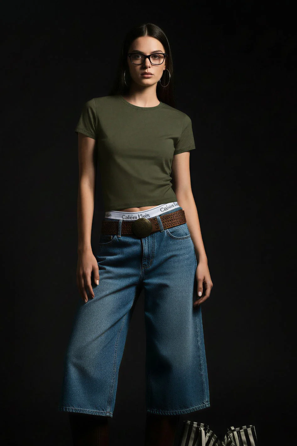 Minimalist Solid Crew Neck Slim Crop T-shirt - Image 11