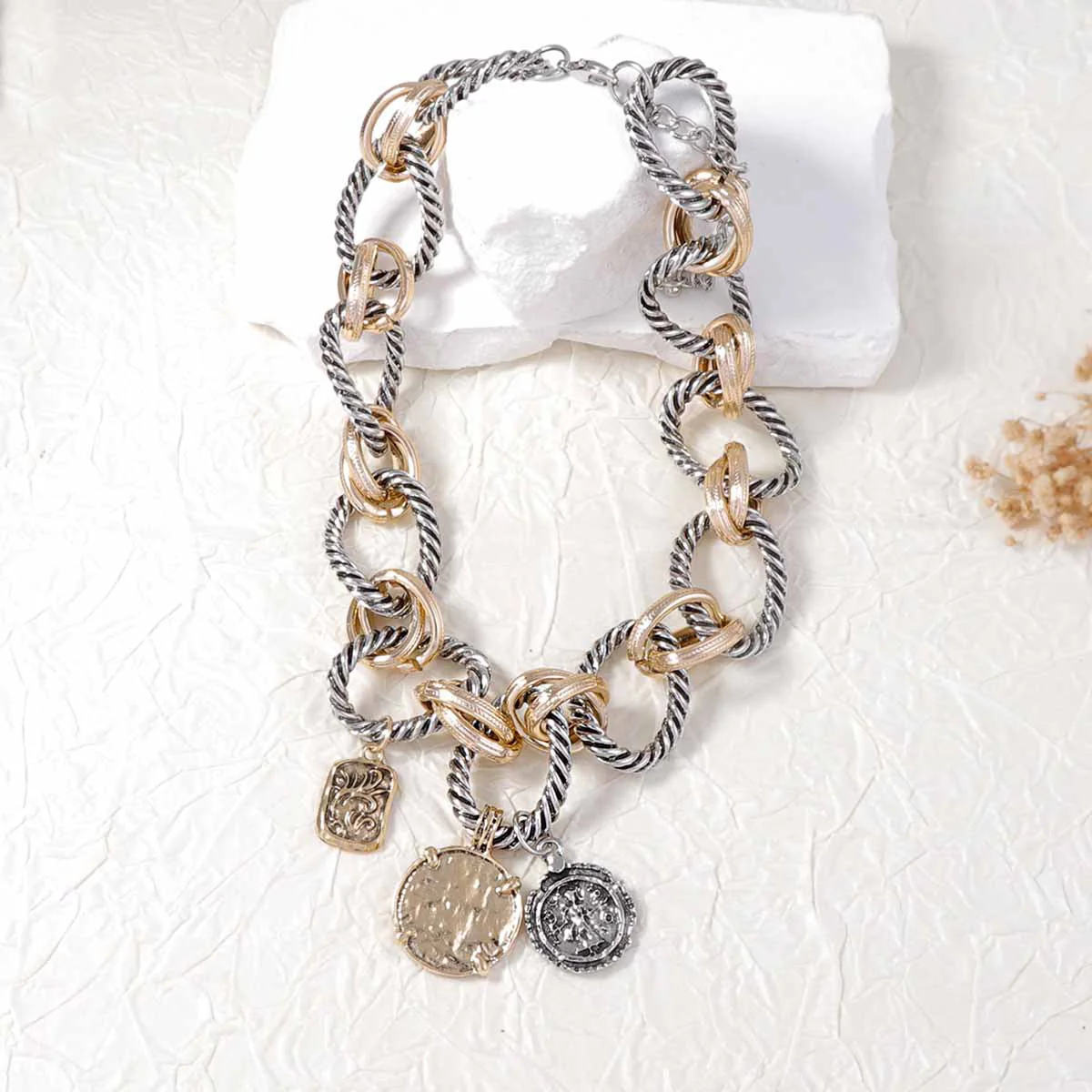 O Ring Interlock Alloy Badge NeckLace - Image 2