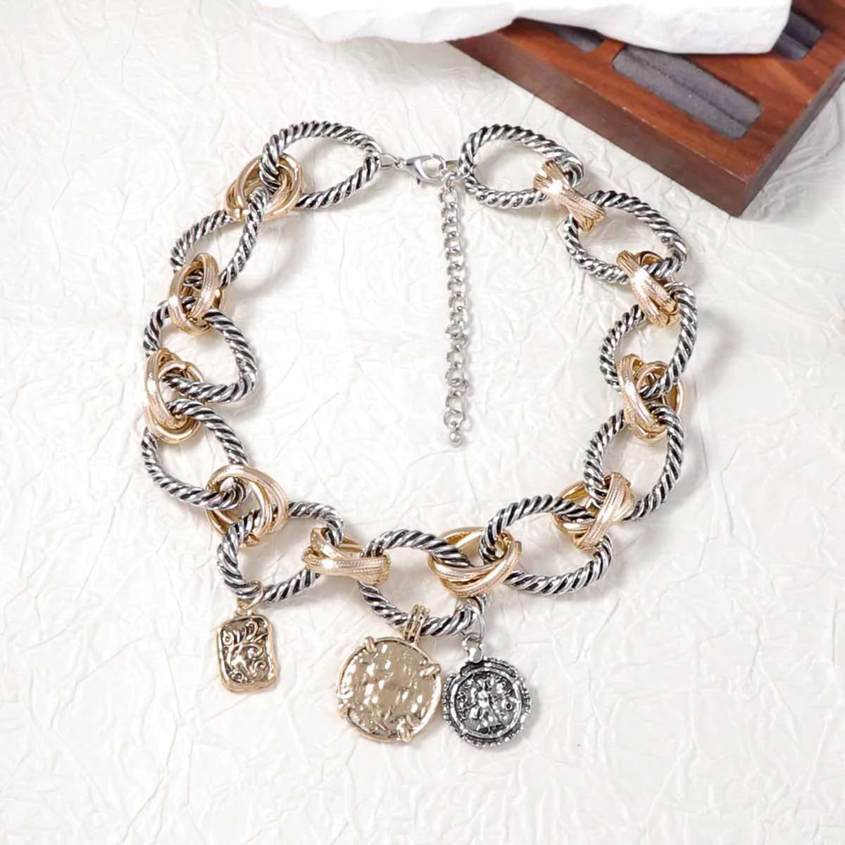 O Ring Interlock Alloy Badge NeckLace - Image 3