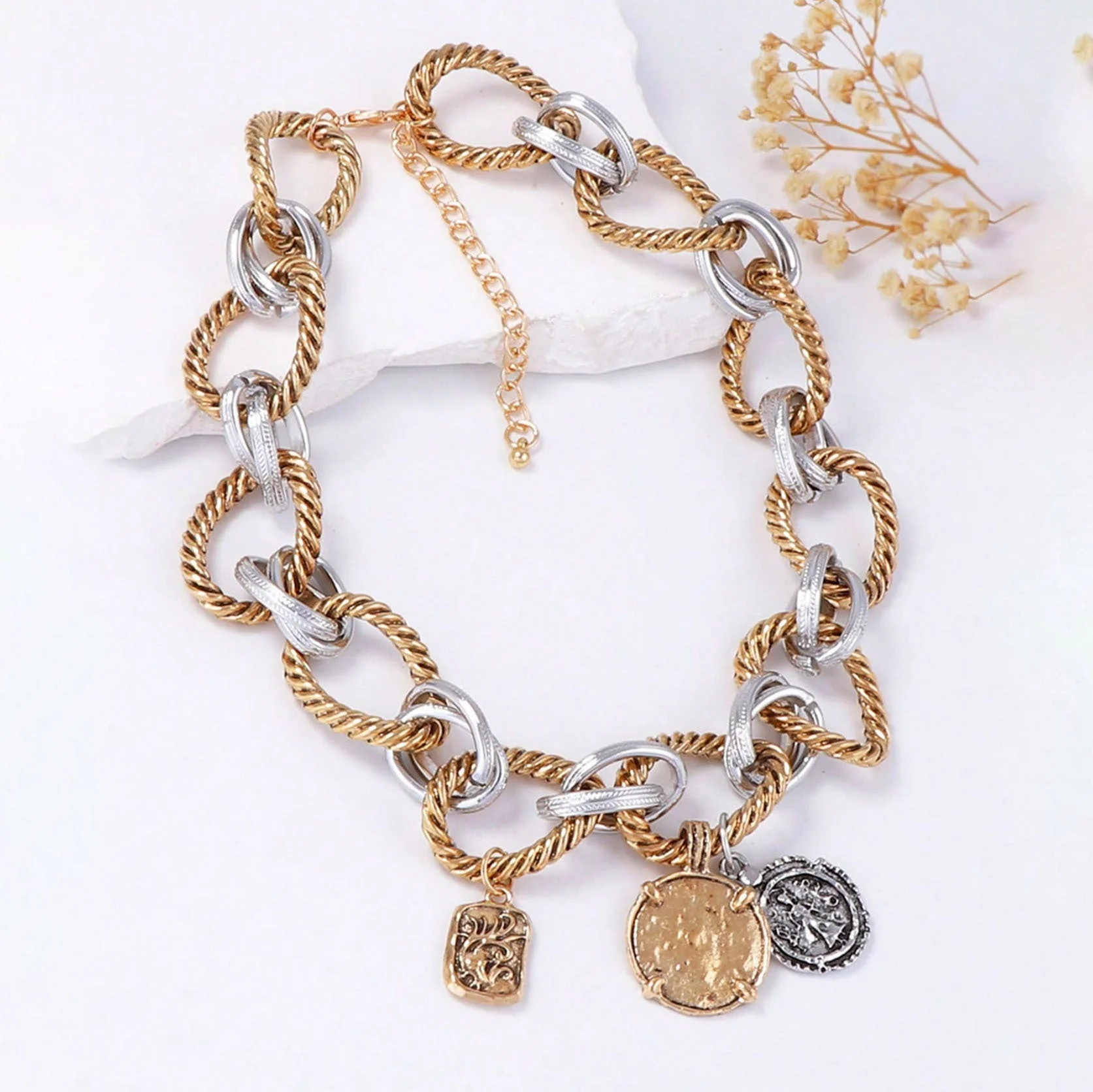 O Ring Interlock Alloy Badge NeckLace - Image 4