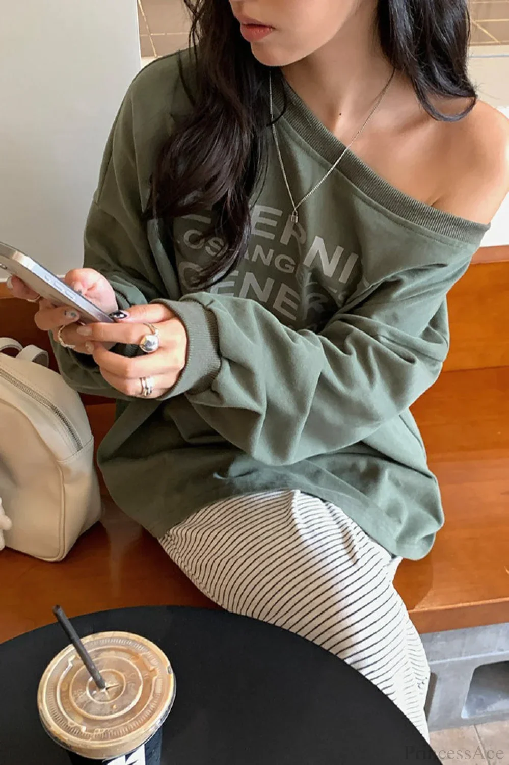 Off-Shoulder Graphic Letter Relaxed Sweatshirt - Image 4