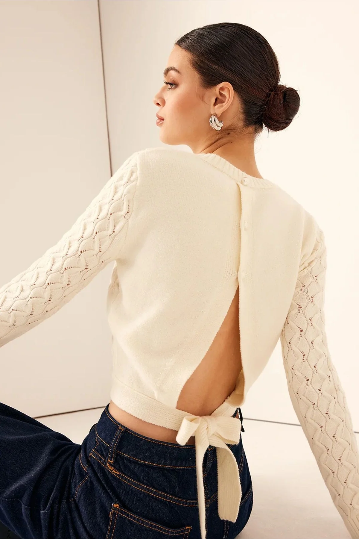 Open-Back Tie Detail Round Neck Elegant Knit Long Sleeve Tee - Image 4