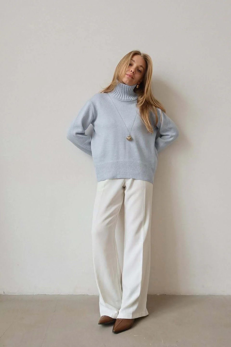 Oversized Solid Color Turtleneck Fashion Sweater - Image 4