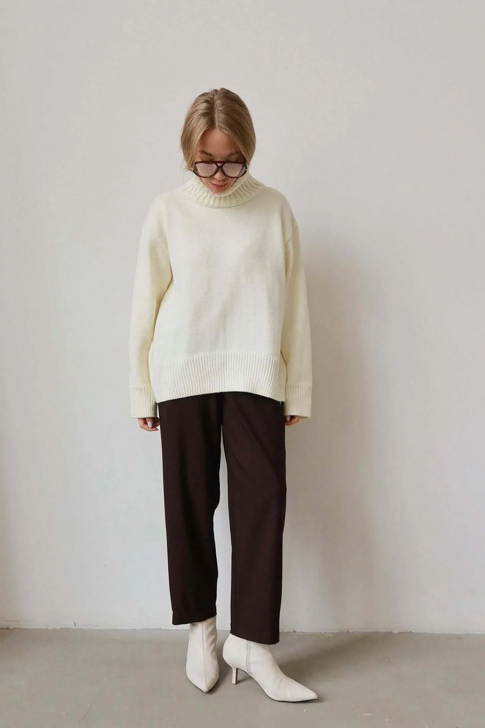 Oversized Solid Color Turtleneck Fashion Sweater - Image 7