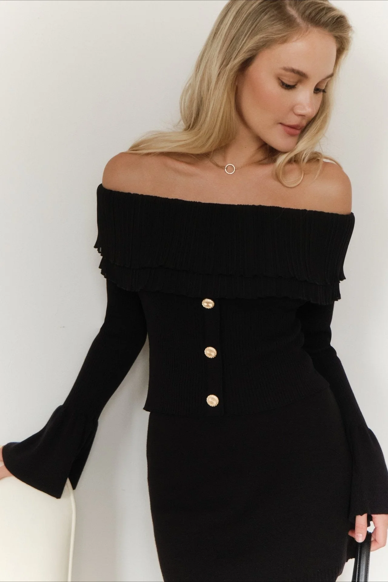 Paneled Ruched Buttoned Off-the-Shoulder Long Sleeve Tee - Image 10