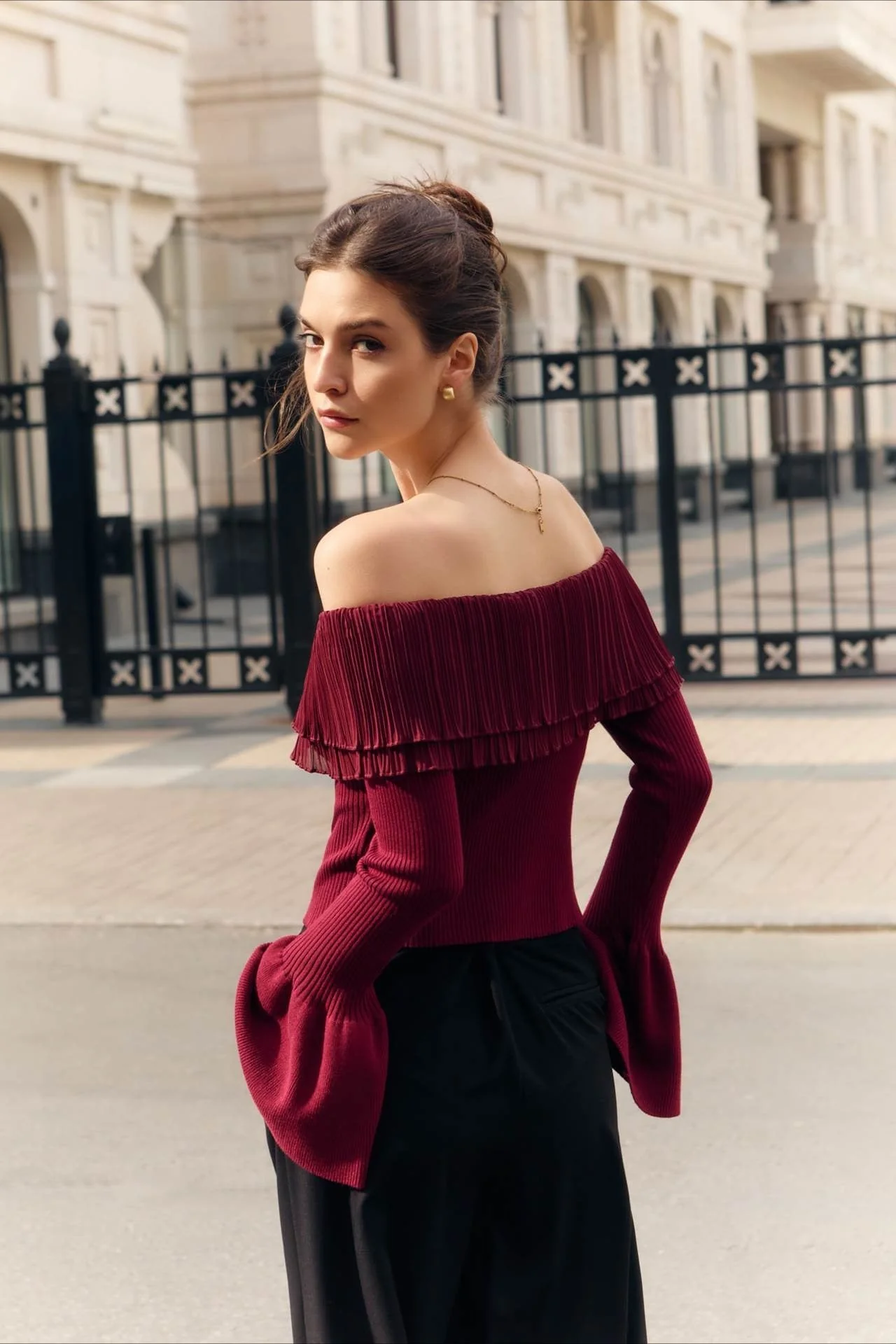 Paneled Ruched Buttoned Off-the-Shoulder Long Sleeve Tee - Image 3