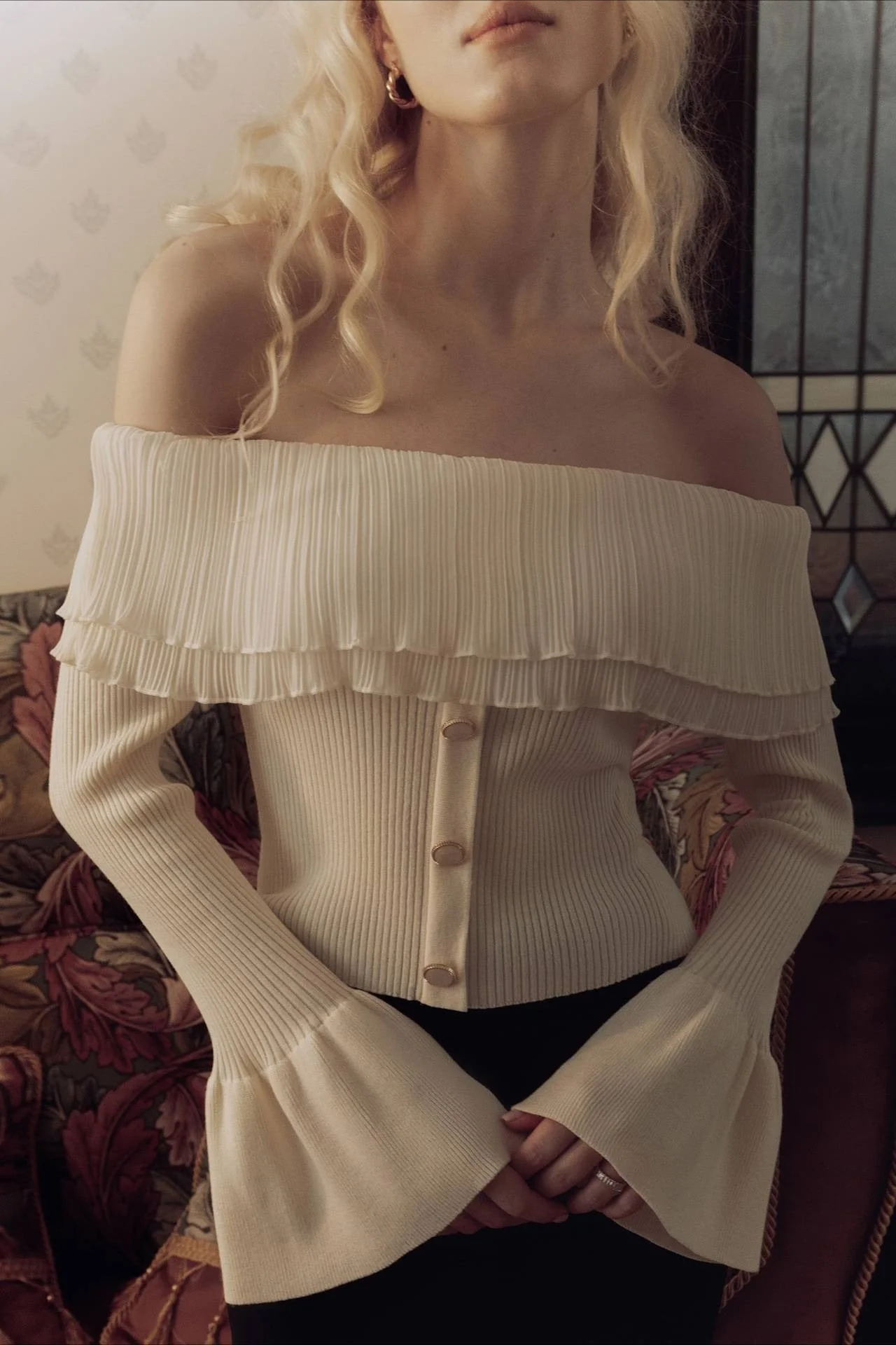 Paneled Ruched Buttoned Off-the-Shoulder Long Sleeve Tee - Image 5