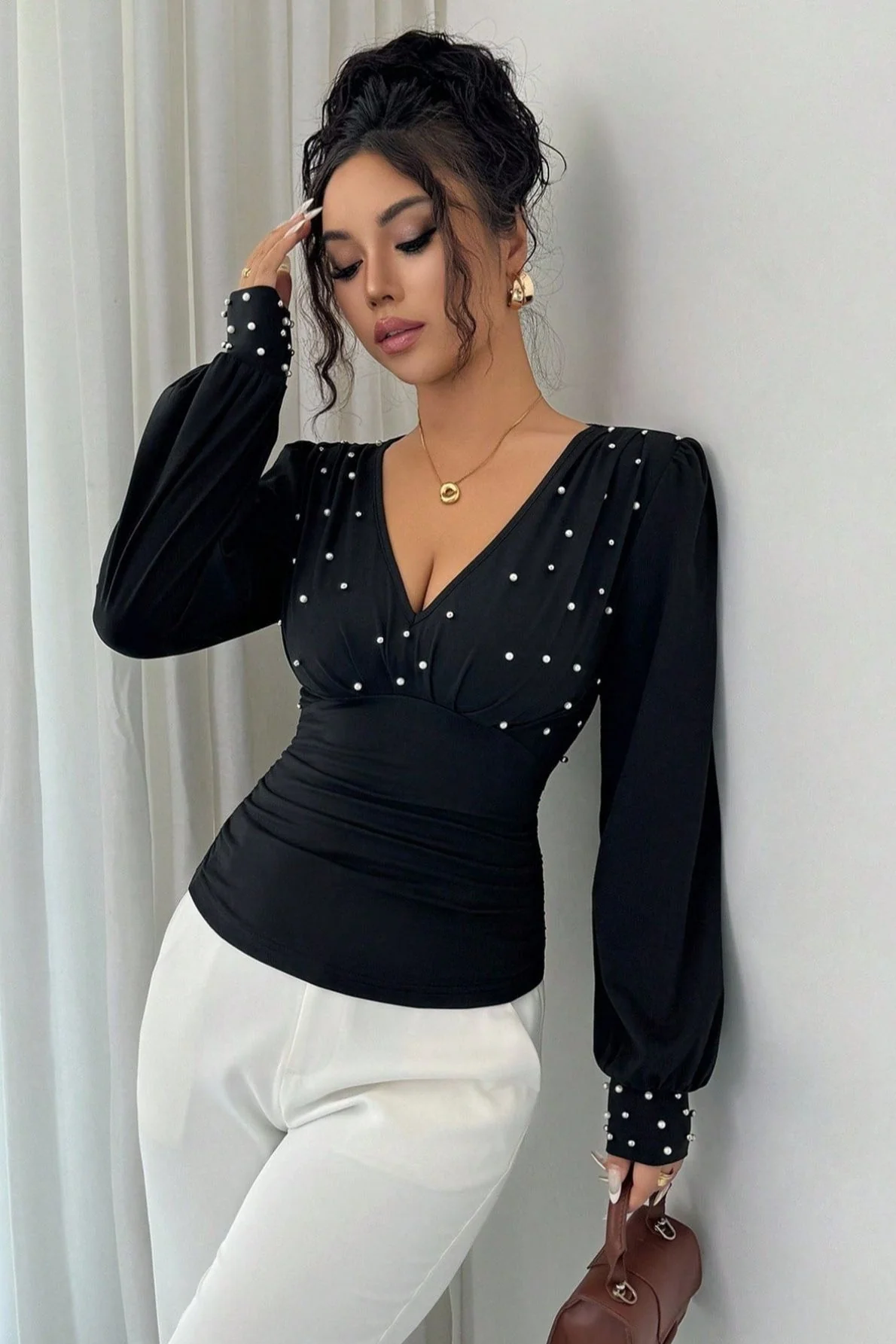 Pearl Accent Solid V-Neck Ruched Waist Sexy Long Sleeve Tee - Image 5