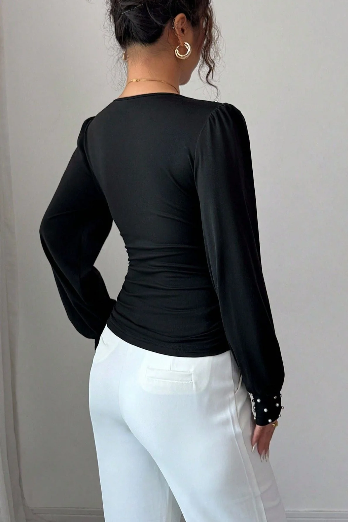 Pearl Accent Solid V-Neck Ruched Waist Sexy Long Sleeve Tee - Image 6