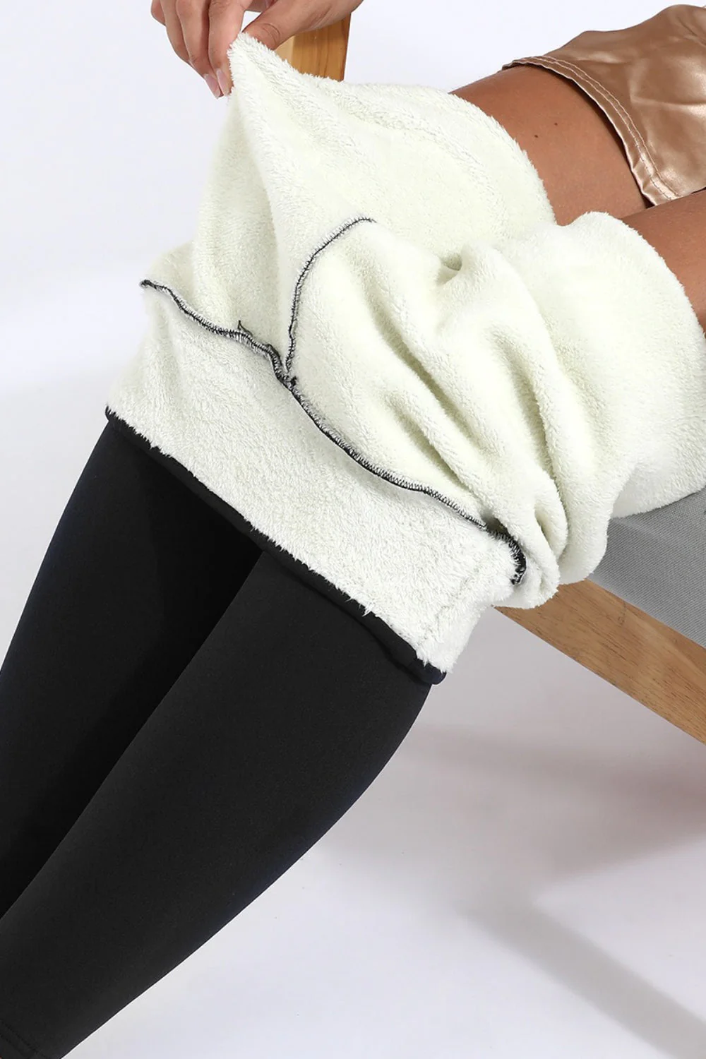Plus Size Sherpa Fleece Letter Leggings - Image 4
