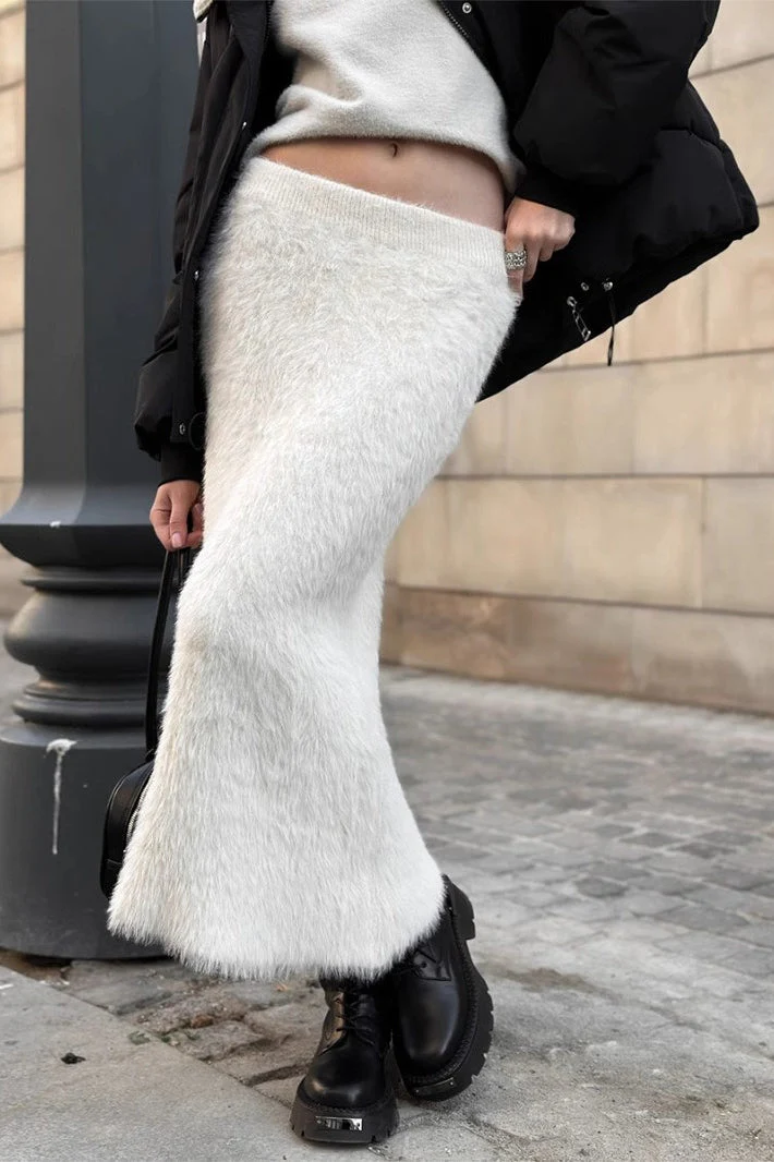 Plush Knit Long Skirt - Image 2