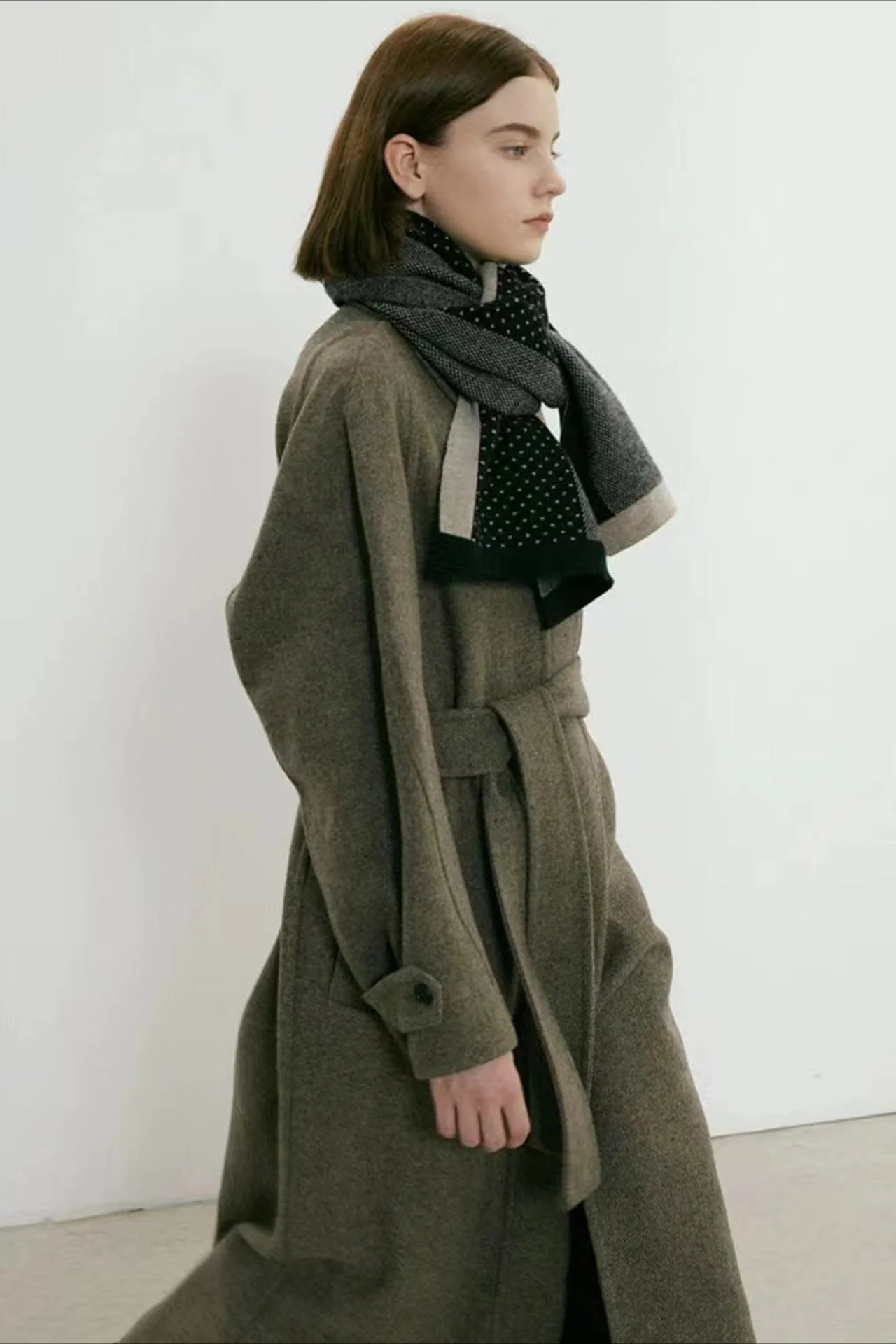 Polka Dot Two-Tone Jacquard Knitted Scarf - Image 2