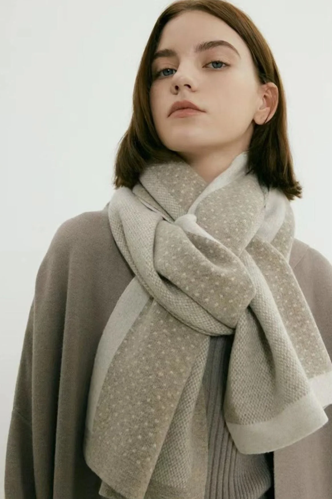 Polka Dot Two-Tone Jacquard Knitted Scarf - Image 4