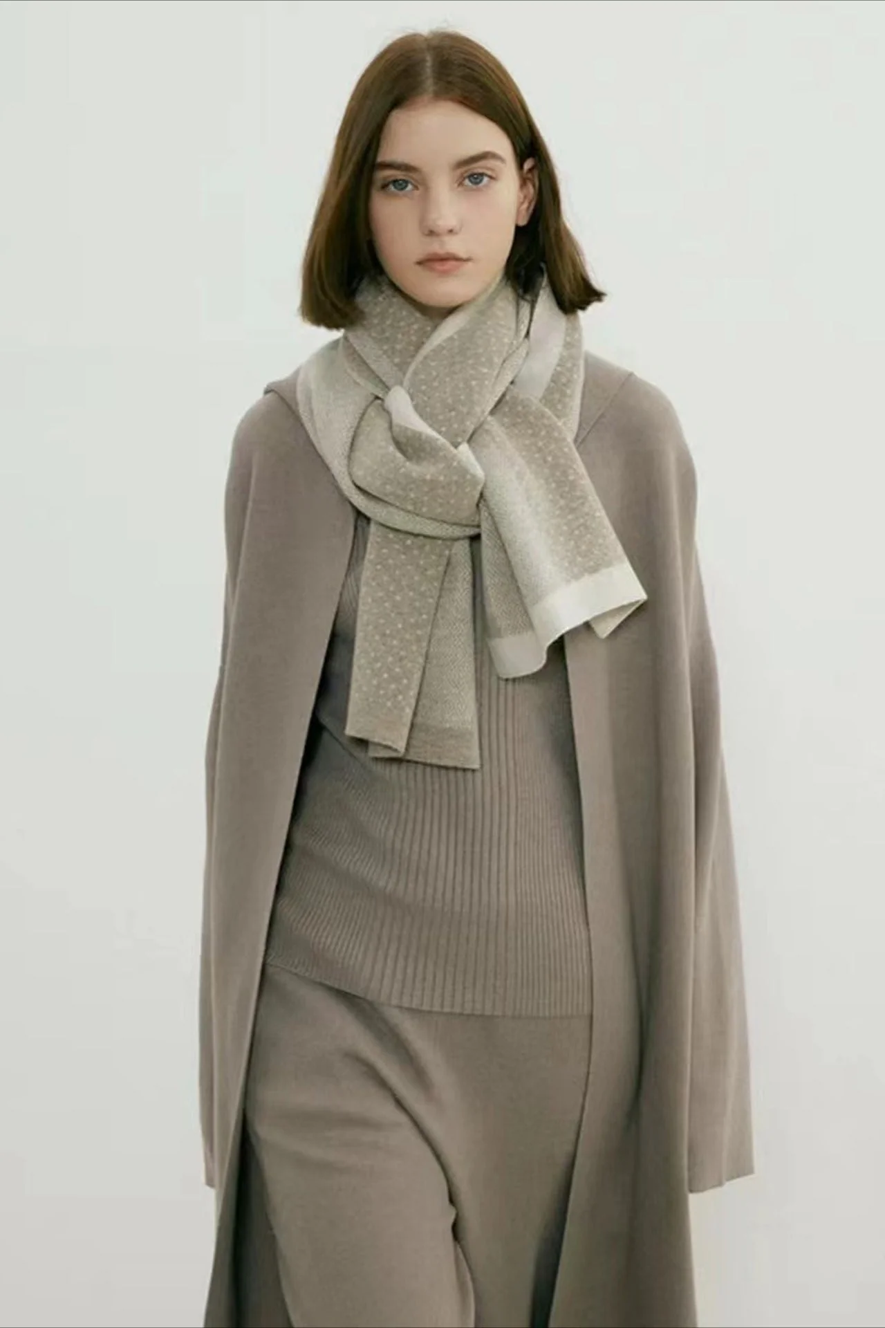 Polka Dot Two-Tone Jacquard Knitted Scarf - Image 5