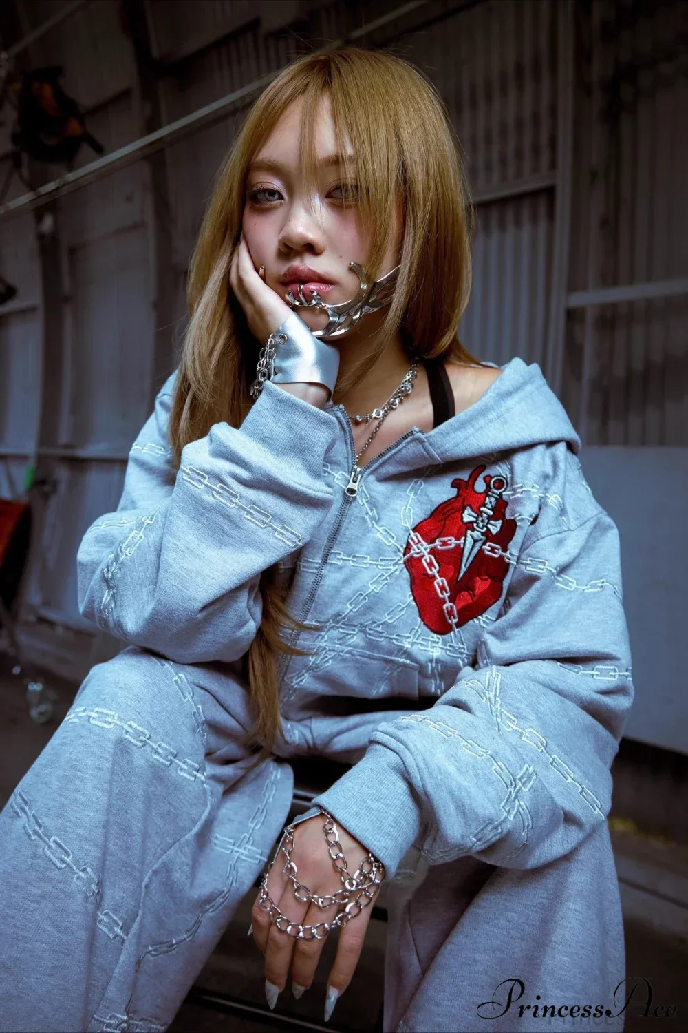 Relaxed Fit Chain Heart 3D Embroidery Print Hoodie - Image 3