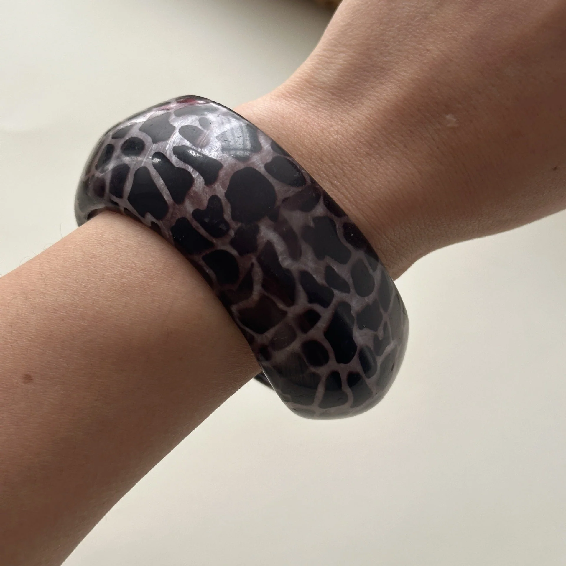 Resin Oval Wide Geometric Leopard Bracelet - Image 5