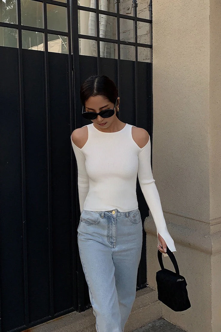 Retro Crew Neck Off-Shoulder Split-Cuff Slim Knit Top - Image 4