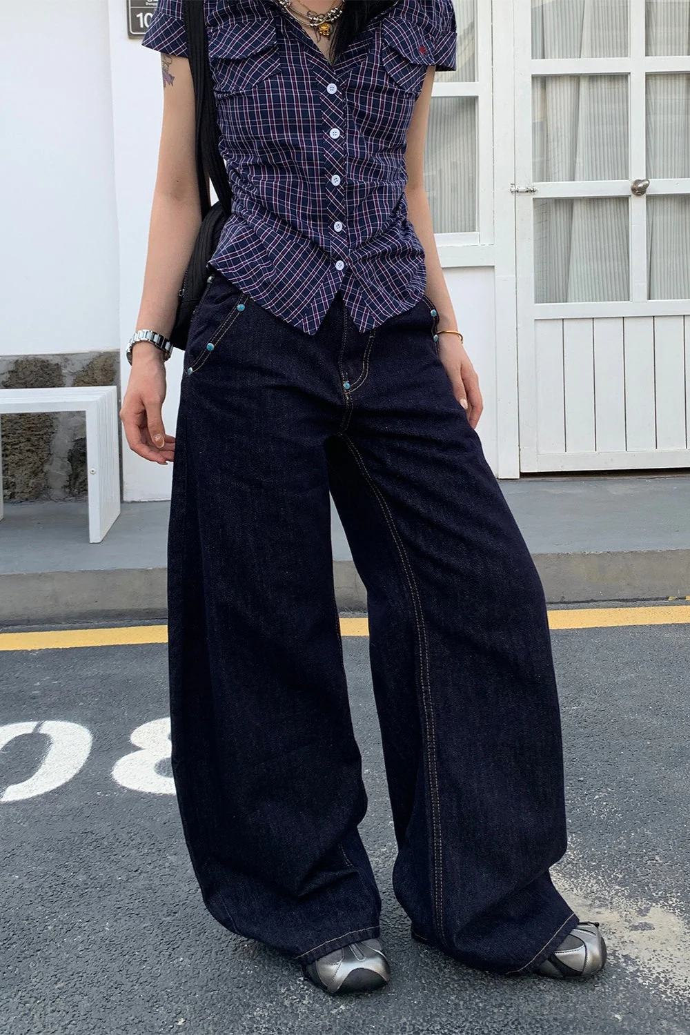 Retro Solid Diamond Accent Wide Leg Jeans - Image 2