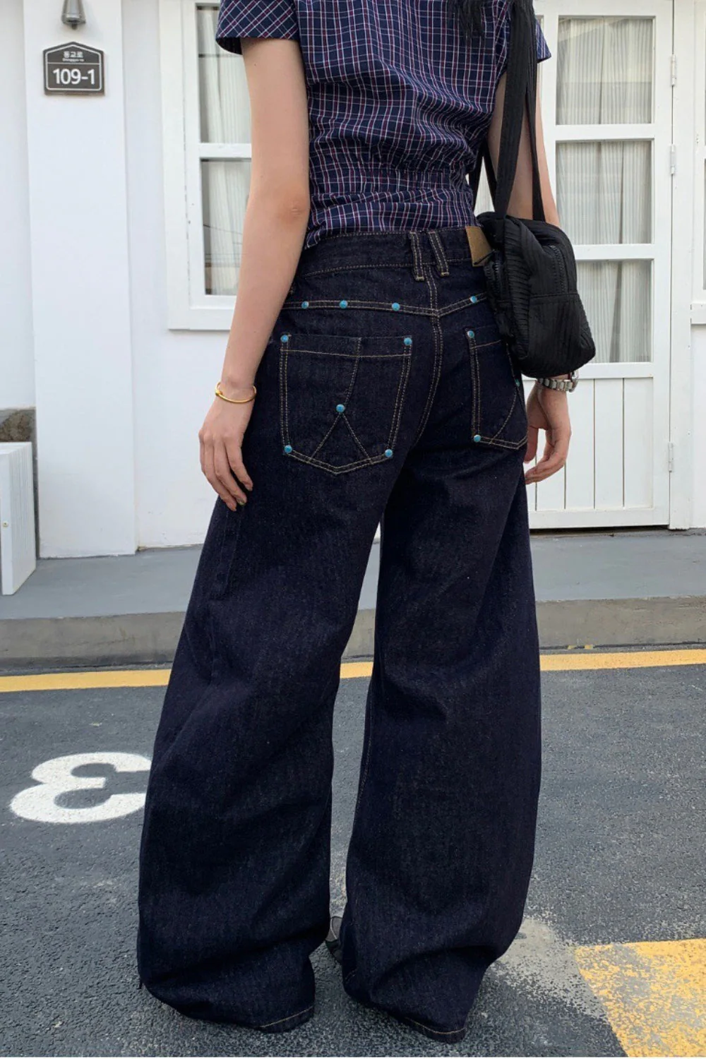 Retro Solid Diamond Accent Wide Leg Jeans - Image 3