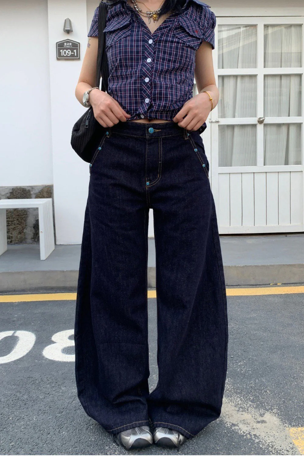 Retro Solid Diamond Accent Wide Leg Jeans - Image 4