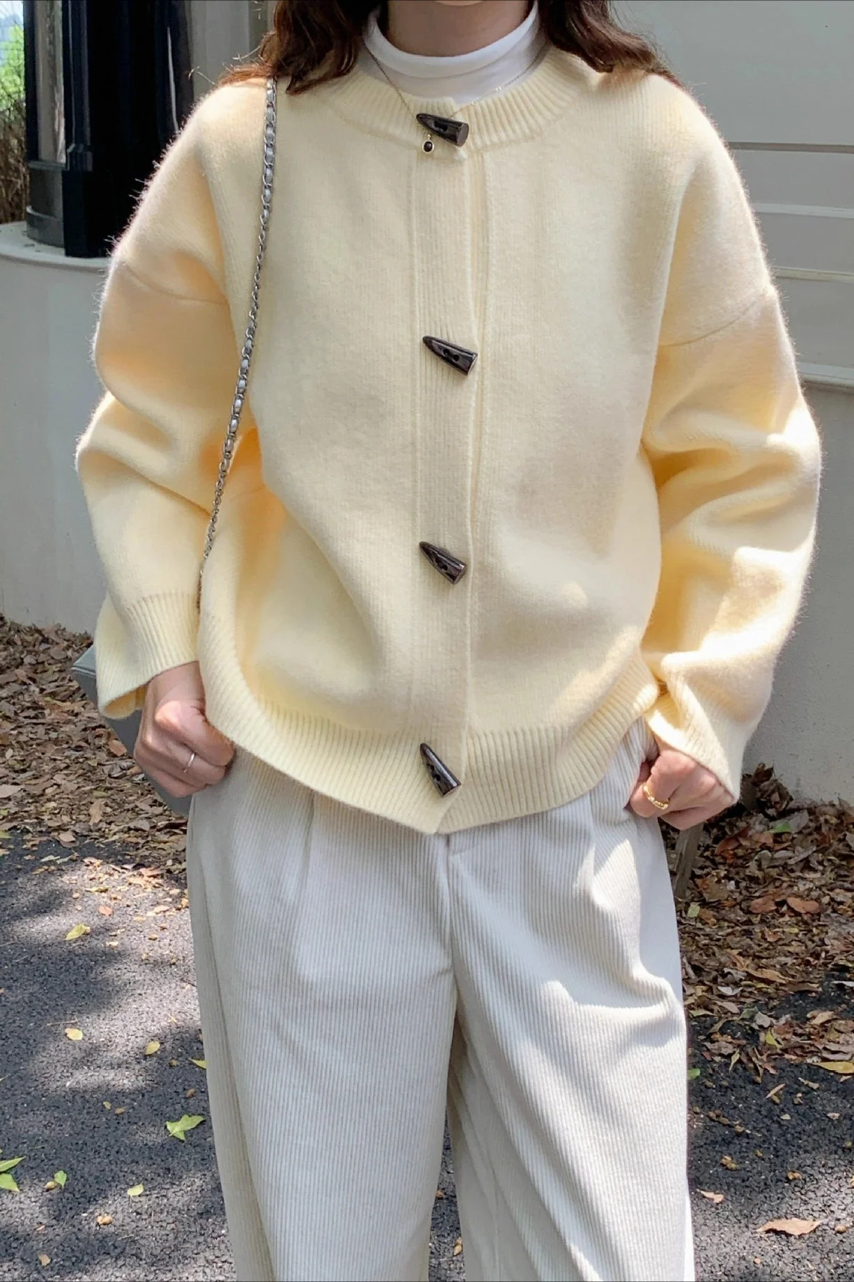 Retro Toggle-Button Loose Short Knit Cardigan - Image 3