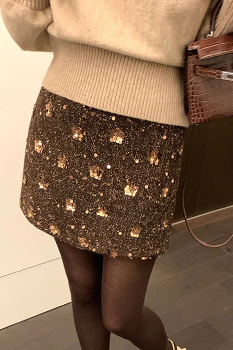 Sequin Embroidered High Waist A-line Fitted Short Skirt - Image 4