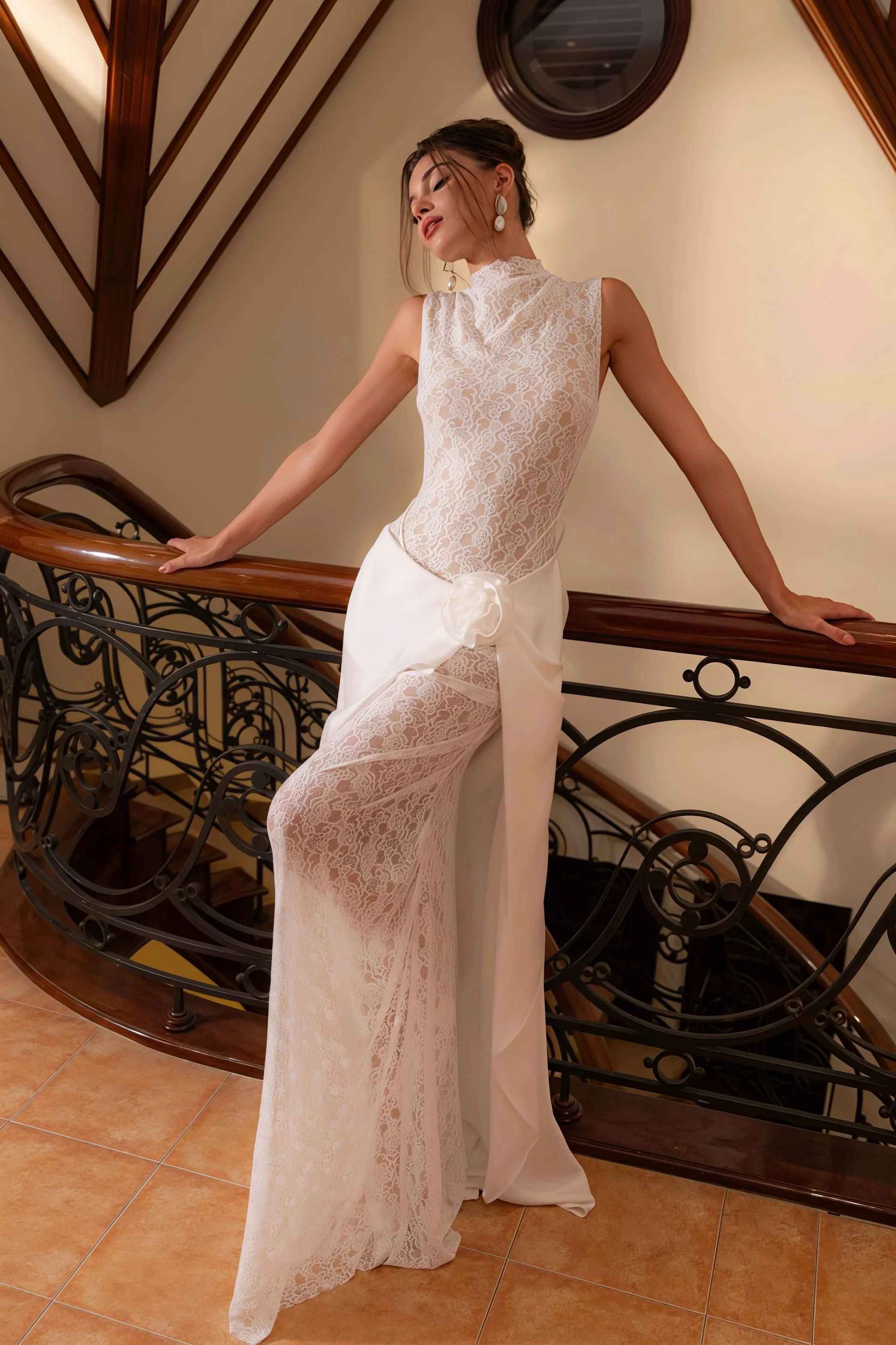 Sleeveless High Neck Flower Lace Patchwork Reception Dress - Image 2