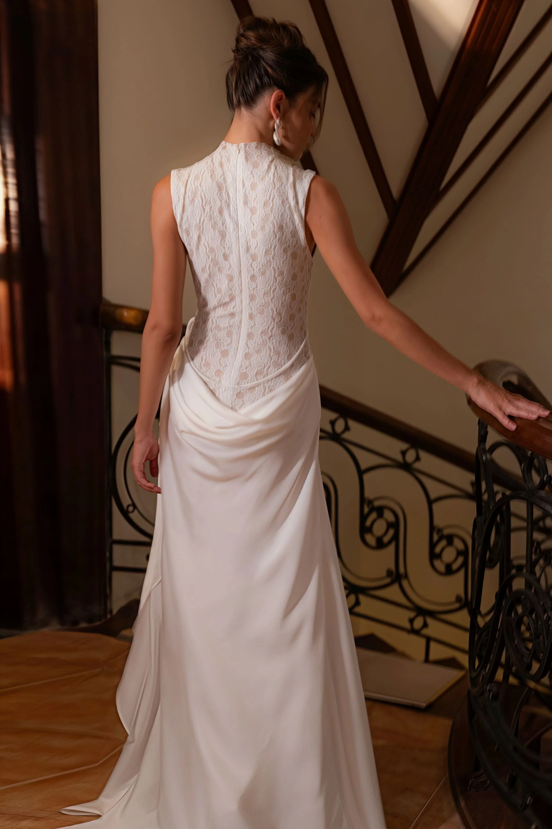Sleeveless High Neck Flower Lace Patchwork Reception Dress - Image 3