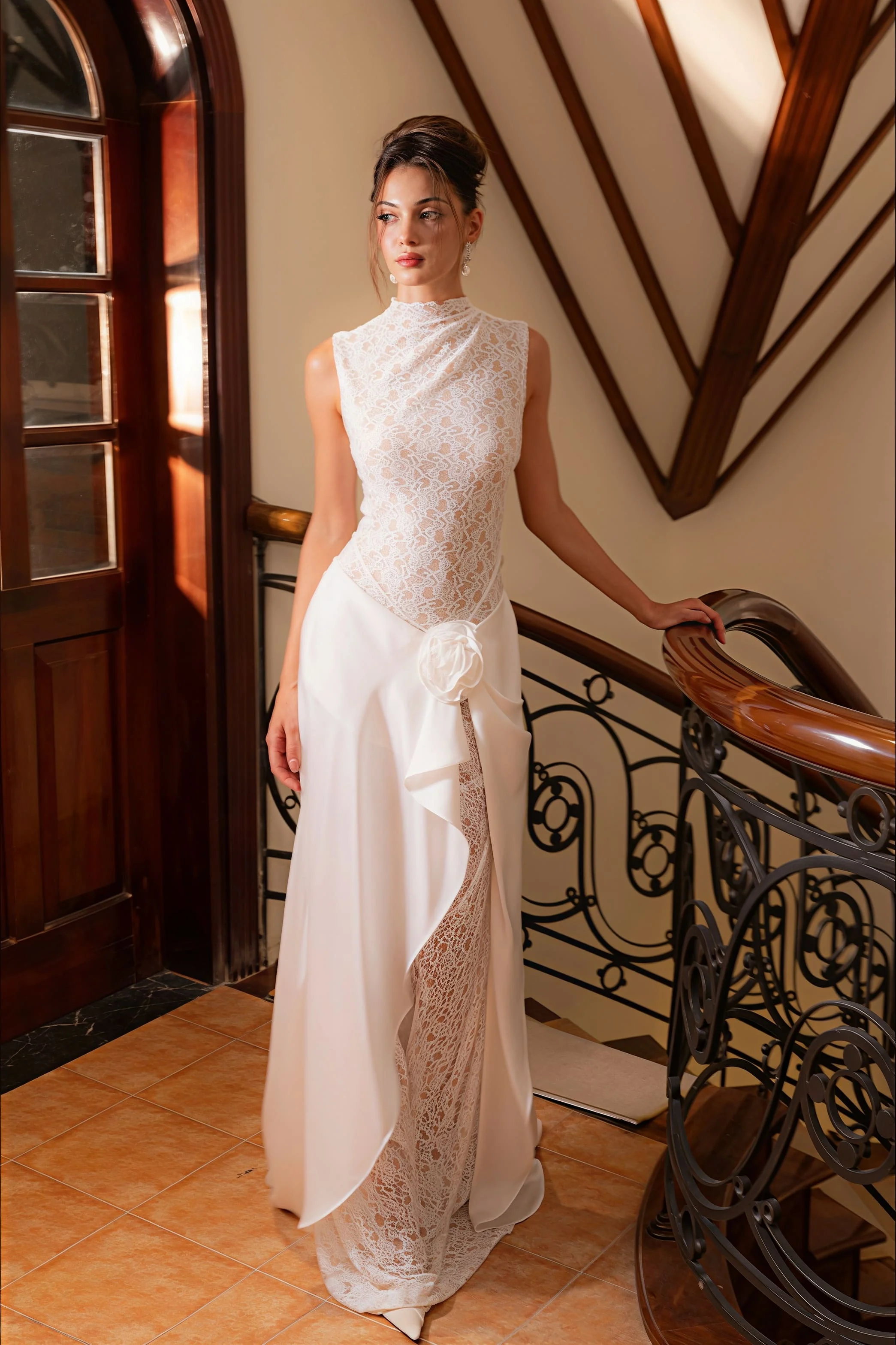 Sleeveless High Neck Flower Lace Patchwork Reception Dress - Image 4