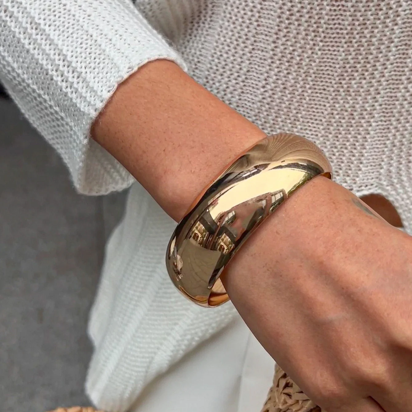 Smooth Vintage Geometric Bracelet - Image 4