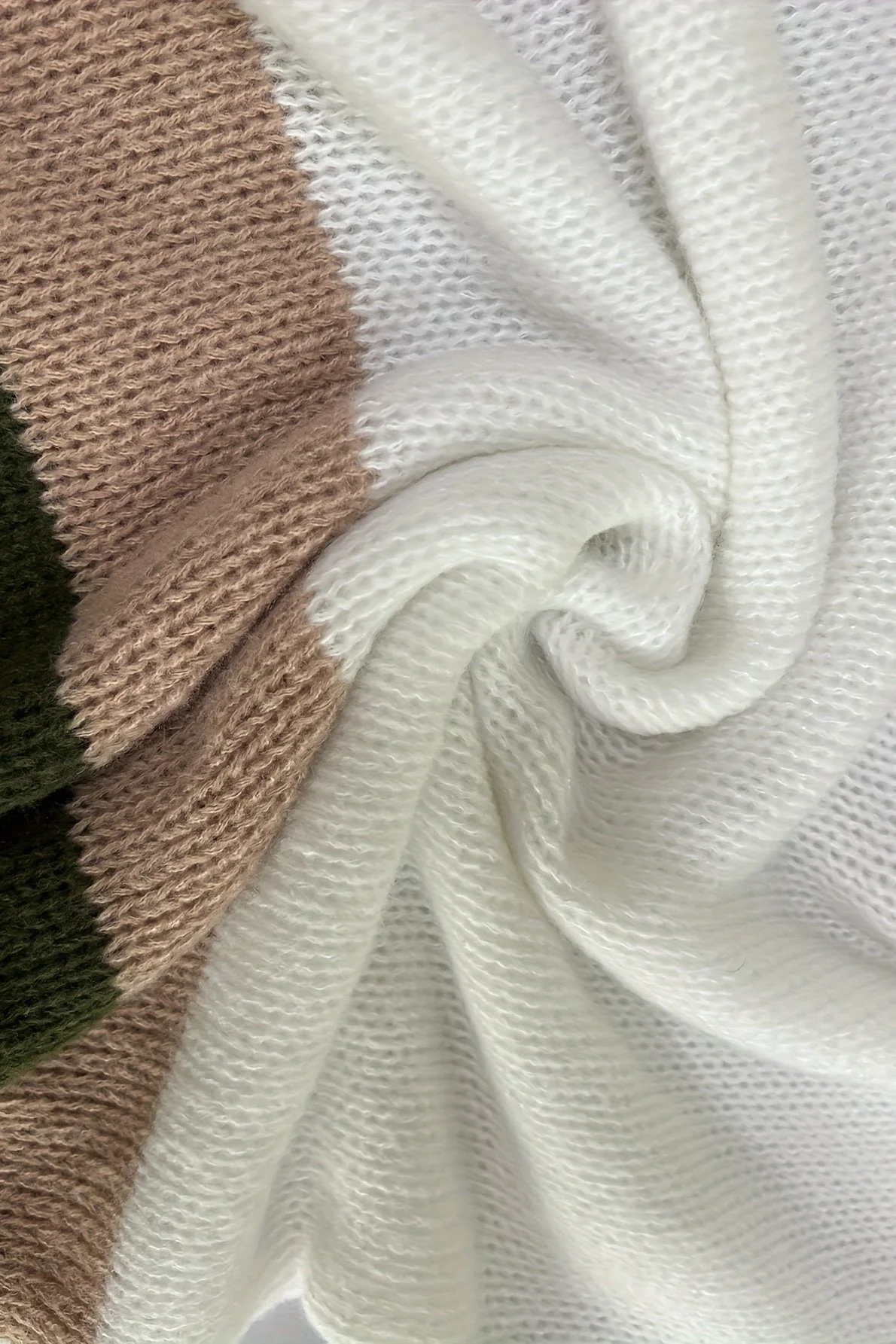 Soft Colorblock Crew Neck Puffy Knit Elegant Sweater - Image 3