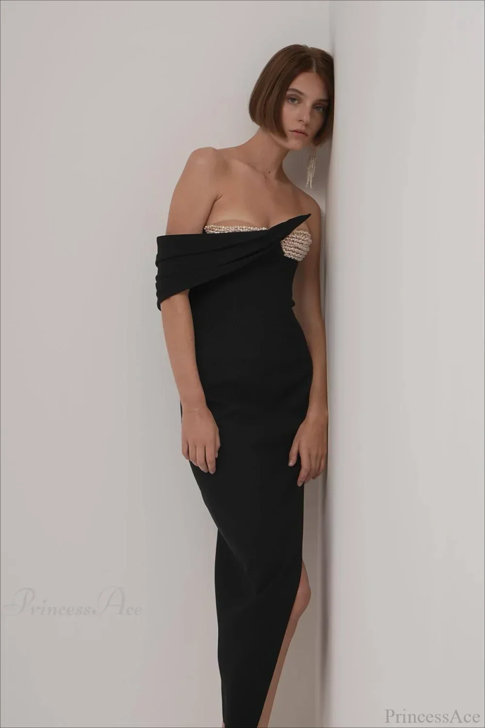 Solid Black Pearl-Cup Stretchy Bodycon Evening Dress - Image 4