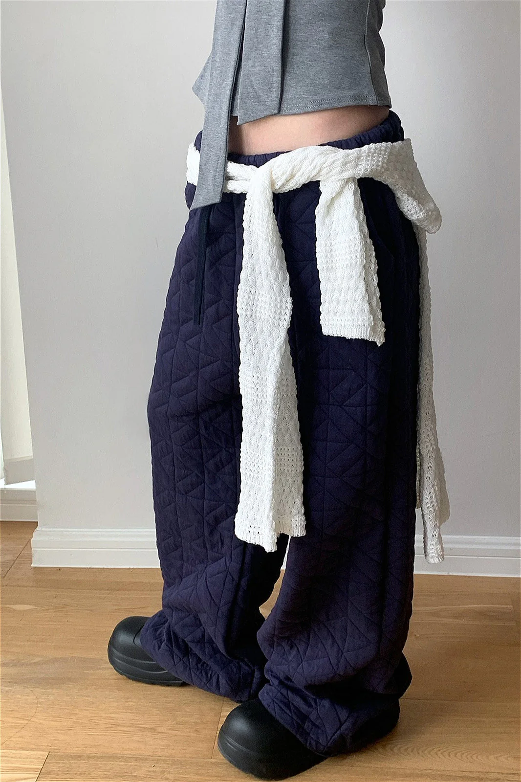 Solid Diamond Quilted Thickened Drawstring Thermal Pants - Image 5