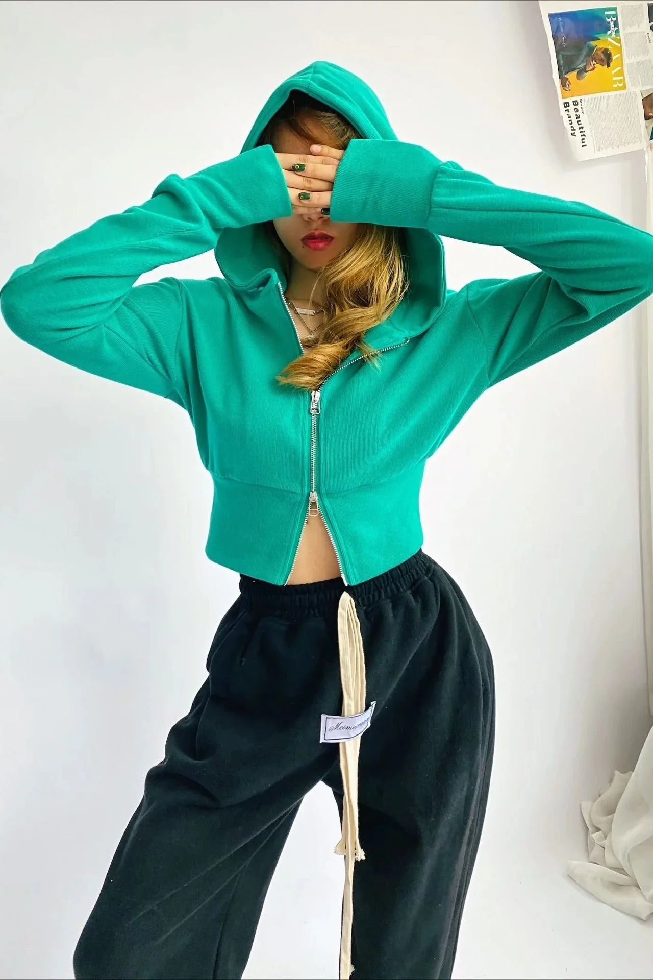 Solid Dual Zipper Slim Cropped Hoodie - Image 10