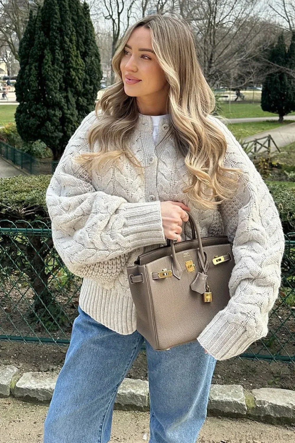 Solid Elegant Crewneck Cable Short Cardigan Sweater - Image 3