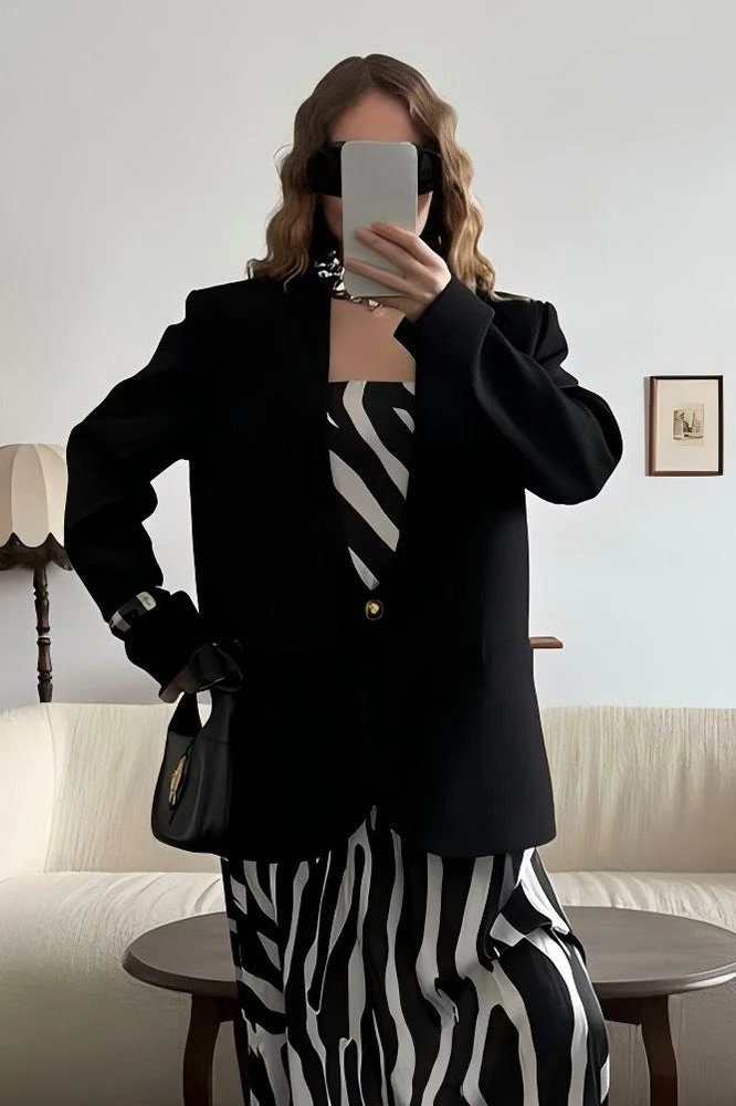 Solid Fitted Single-Breasted Regular Shoulder Blazer - Image 10