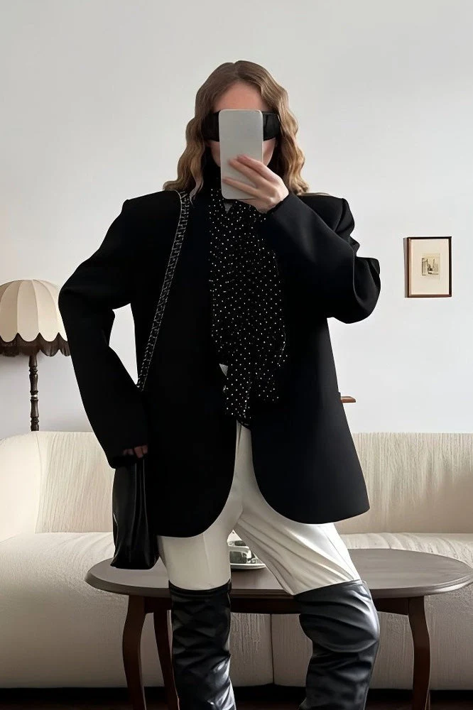 Solid Fitted Single-Breasted Regular Shoulder Blazer - Image 11