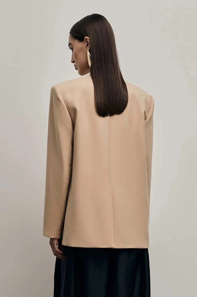 Solid Fitted Single-Breasted Regular Shoulder Blazer - Image 3