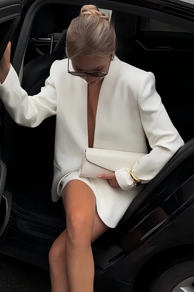 Solid Fitted Single-Breasted Regular Shoulder Blazer - Image 9
