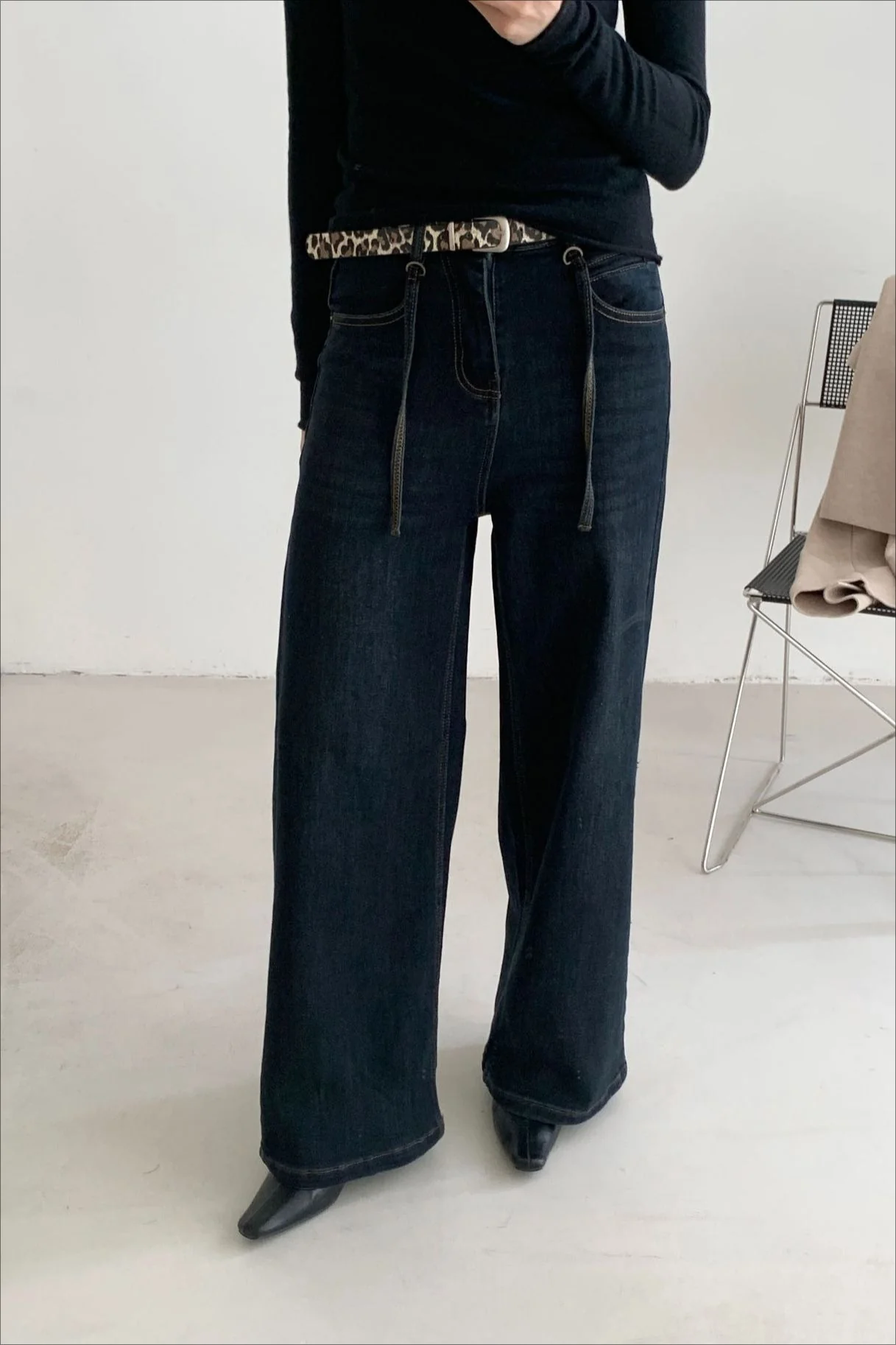 Solid Pendant Thick High Waist Straight Jeans - Image 5