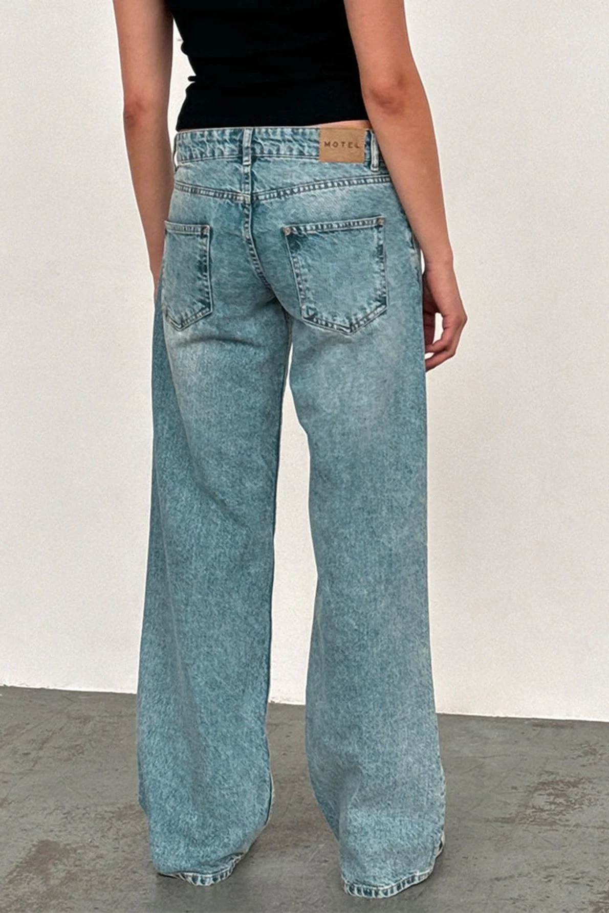 Solid Stretch Straight Leg Jeans - Image 9