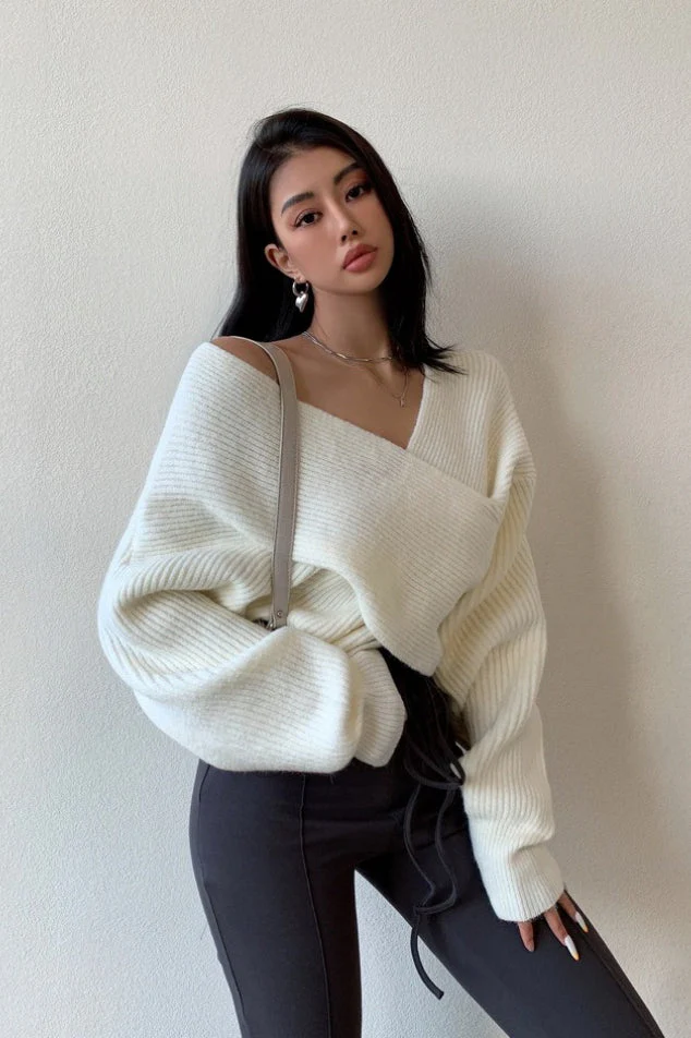 Solid V-Neck Crisscross Cold Shoulder Asymmetric Sweater - Image 5