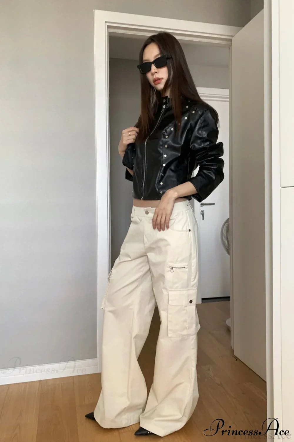 Straight-Leg Multi-Pocket High-Waisted Cargo Pants - Image 2