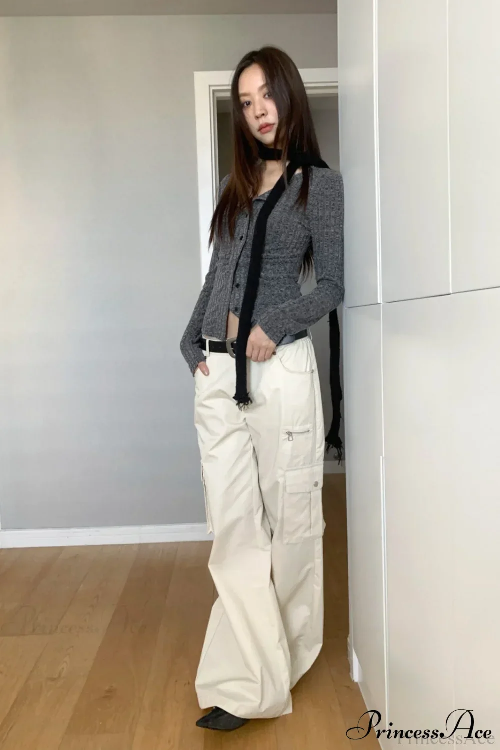 Straight-Leg Multi-Pocket High-Waisted Cargo Pants - Image 3